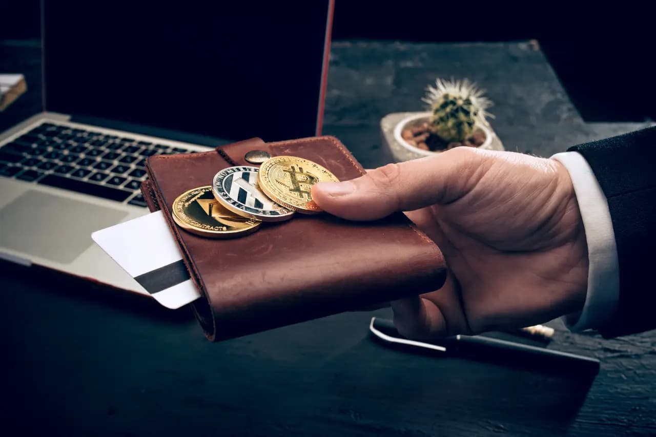 Más peruanos están optando por el pago de su salario en criptomonedas