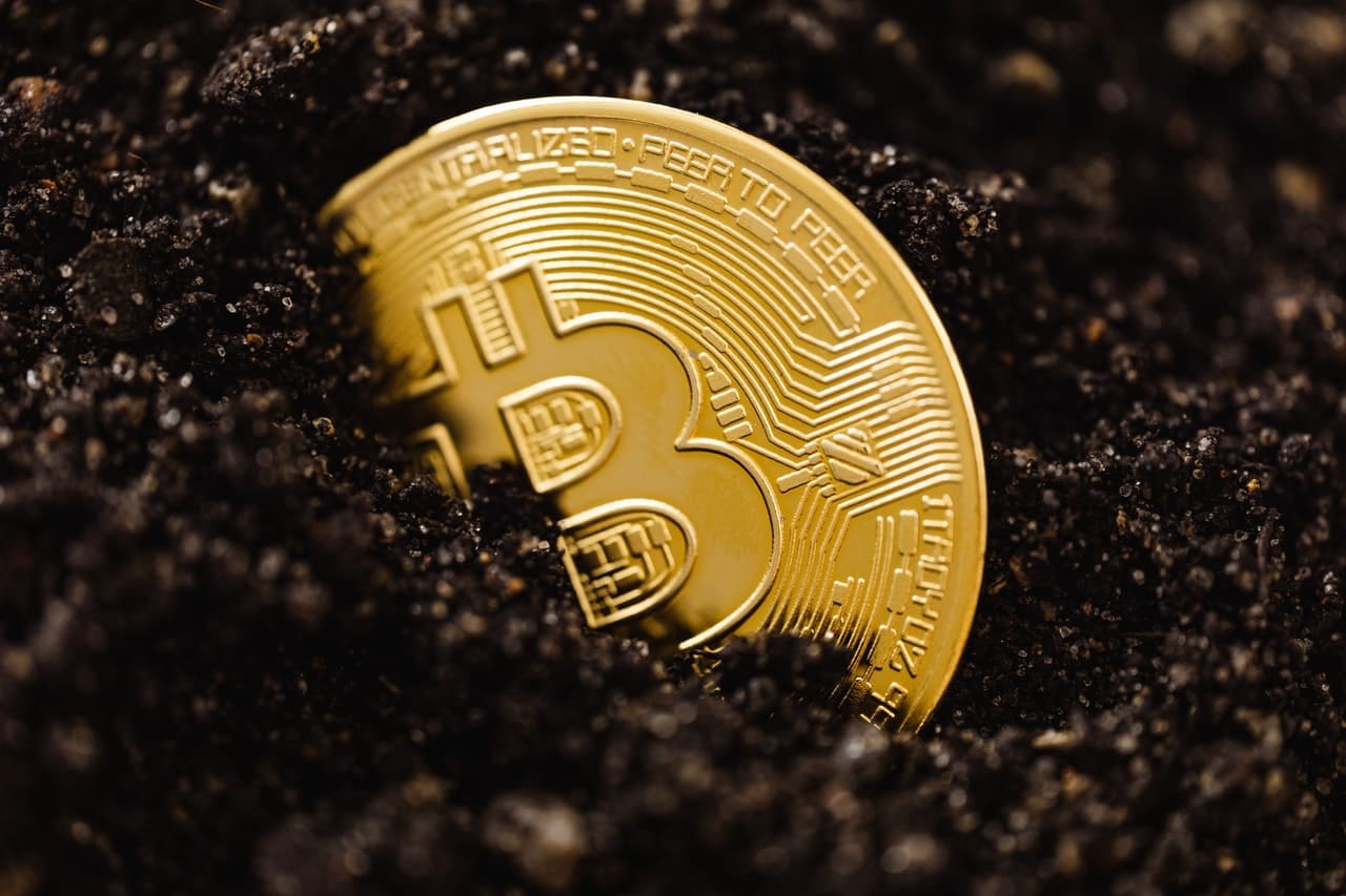 Bitcoin se desploma un 17% en su mayor caída en un día desde marzo 2020