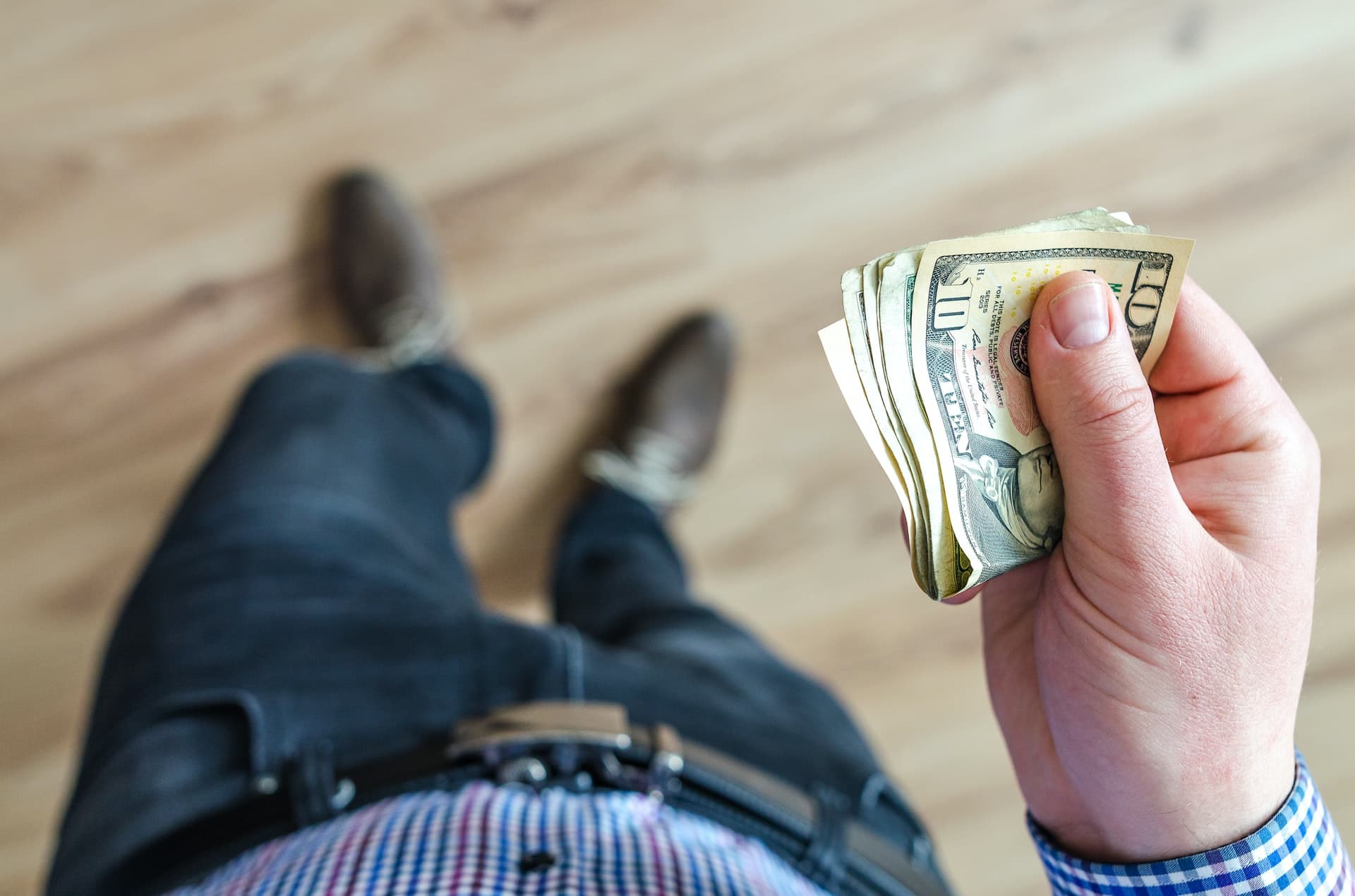 El dólar en Perú al alza en medio de crisis política por pedido de vacancia del presidente